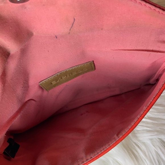 Express envelope chained clutch wristlet handbag - Picture 11 of 14